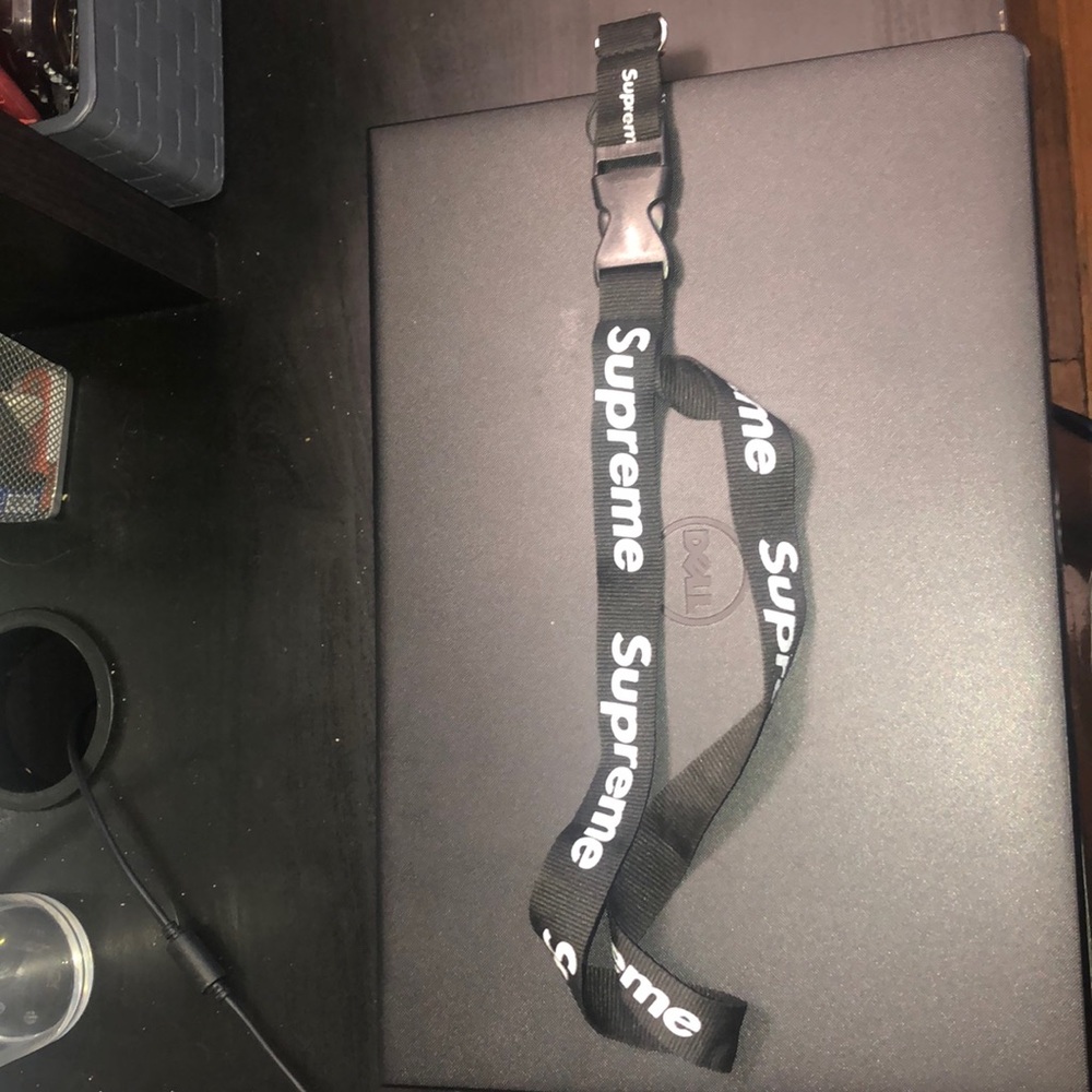 SUPREME KEYCHAIN